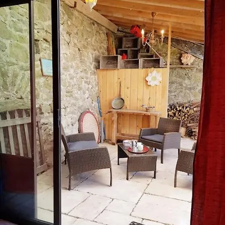 Ecole Communale Restauree Avec Style Et Elegance